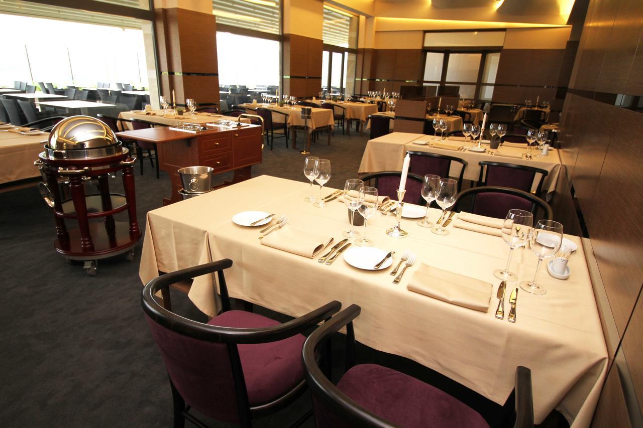Hotel International Prishtina & Spa พริสตีนา ภายนอก รูปภาพ