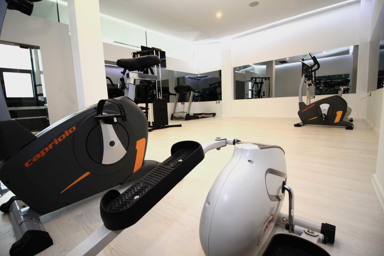 Hotel International Prishtina & Spa พริสตีนา ภายนอก รูปภาพ