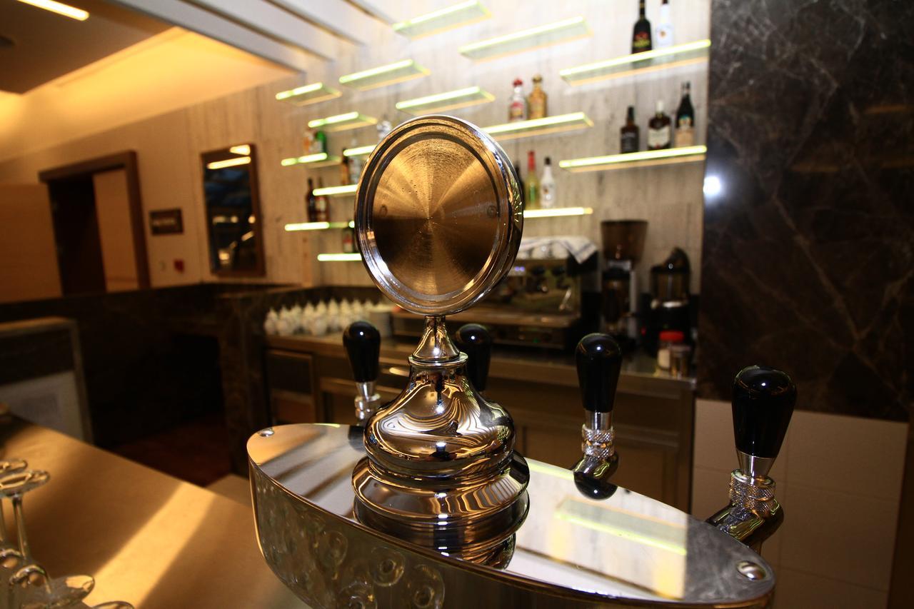 Hotel International Prishtina & Spa พริสตีนา ภายนอก รูปภาพ