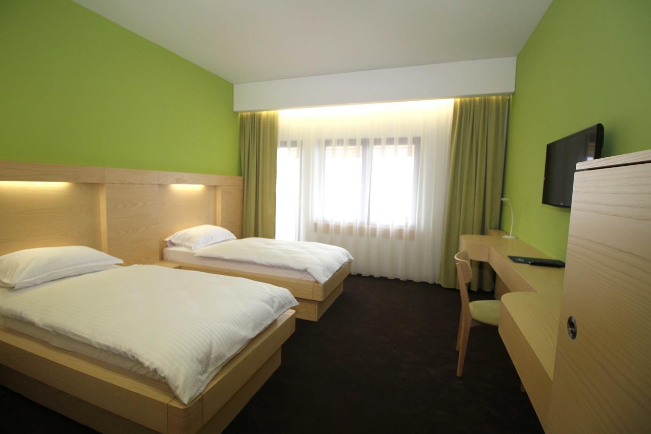 Hotel International Prishtina & Spa พริสตีนา ภายนอก รูปภาพ