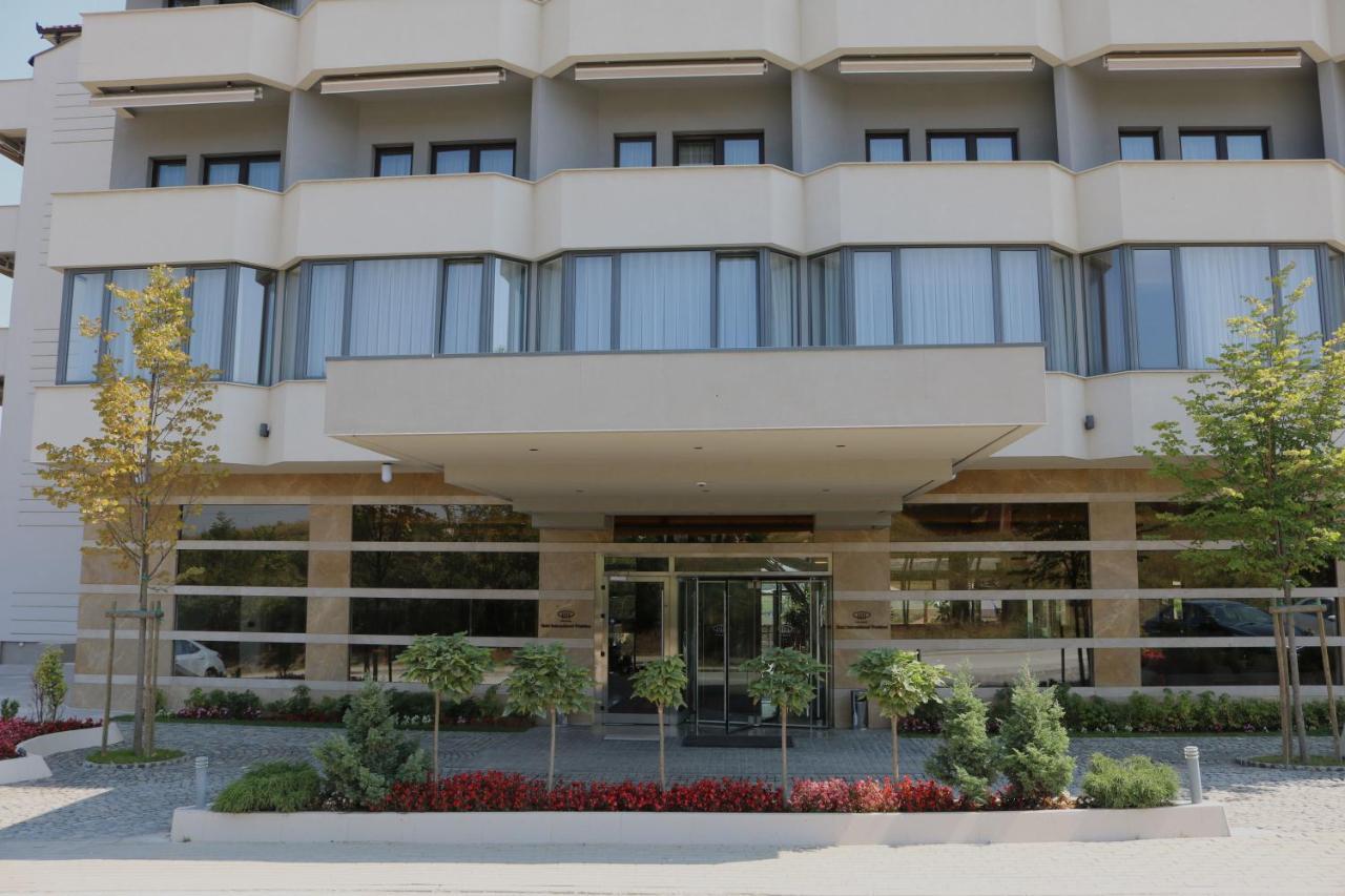 Hotel International Prishtina & Spa พริสตีนา ภายนอก รูปภาพ