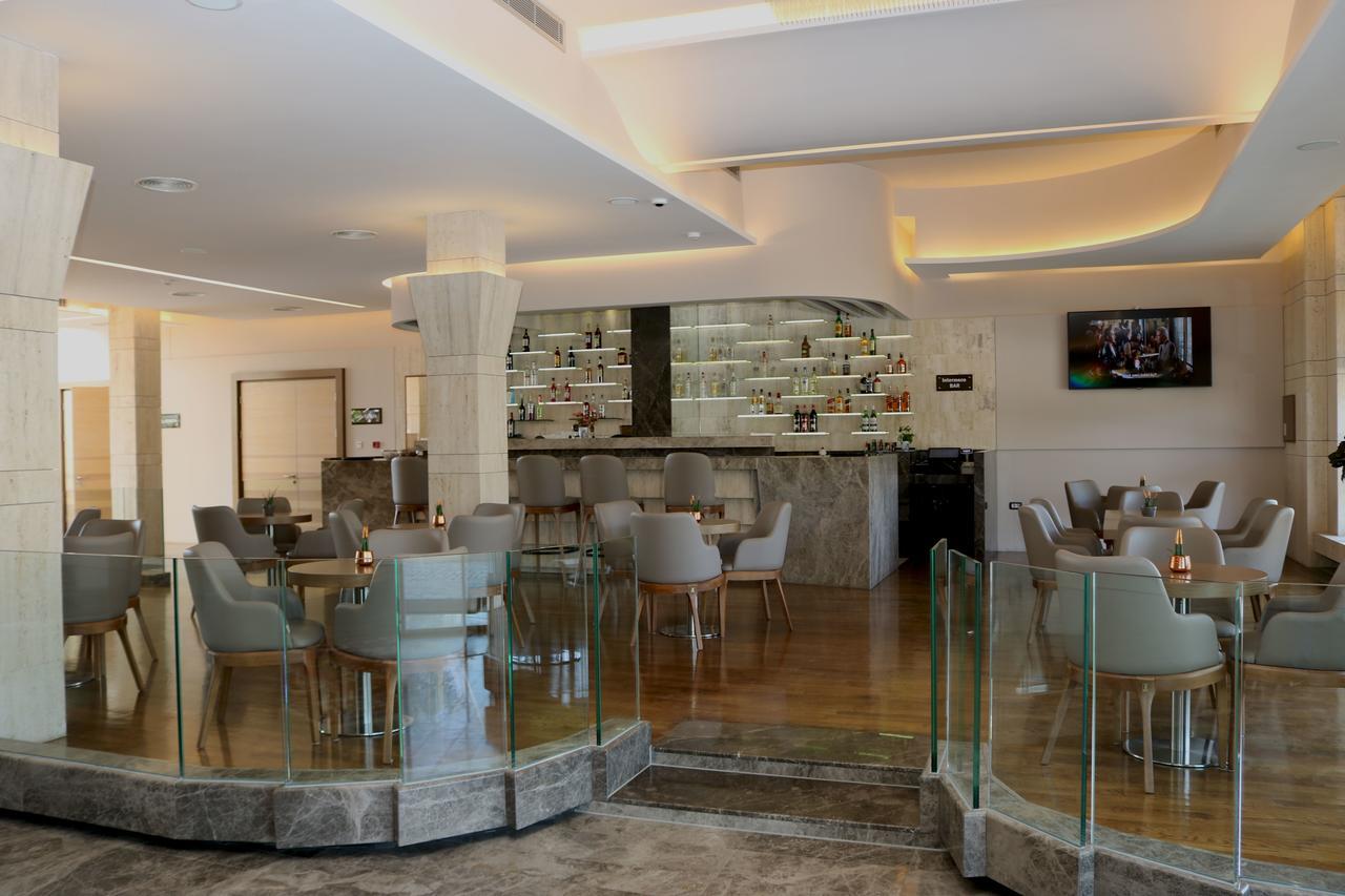 Hotel International Prishtina & Spa พริสตีนา ภายนอก รูปภาพ