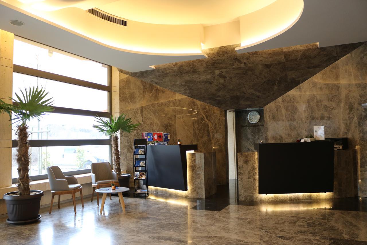 Hotel International Prishtina & Spa พริสตีนา ภายนอก รูปภาพ