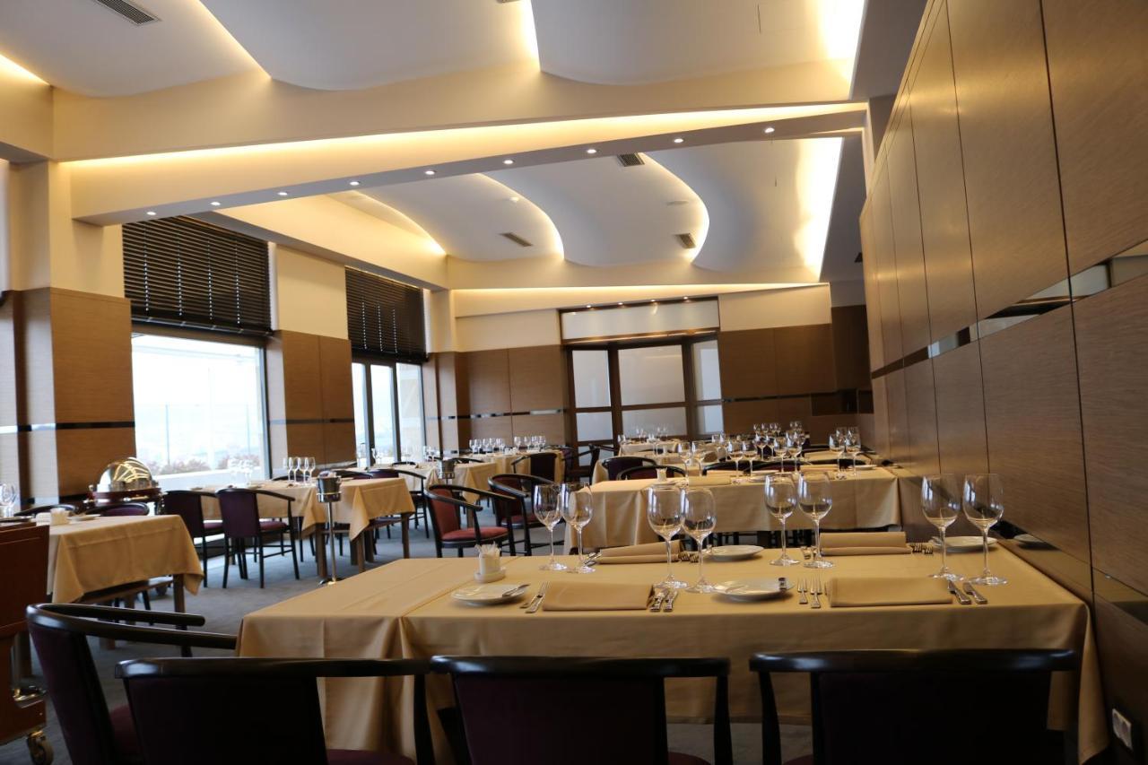 Hotel International Prishtina & Spa พริสตีนา ภายนอก รูปภาพ