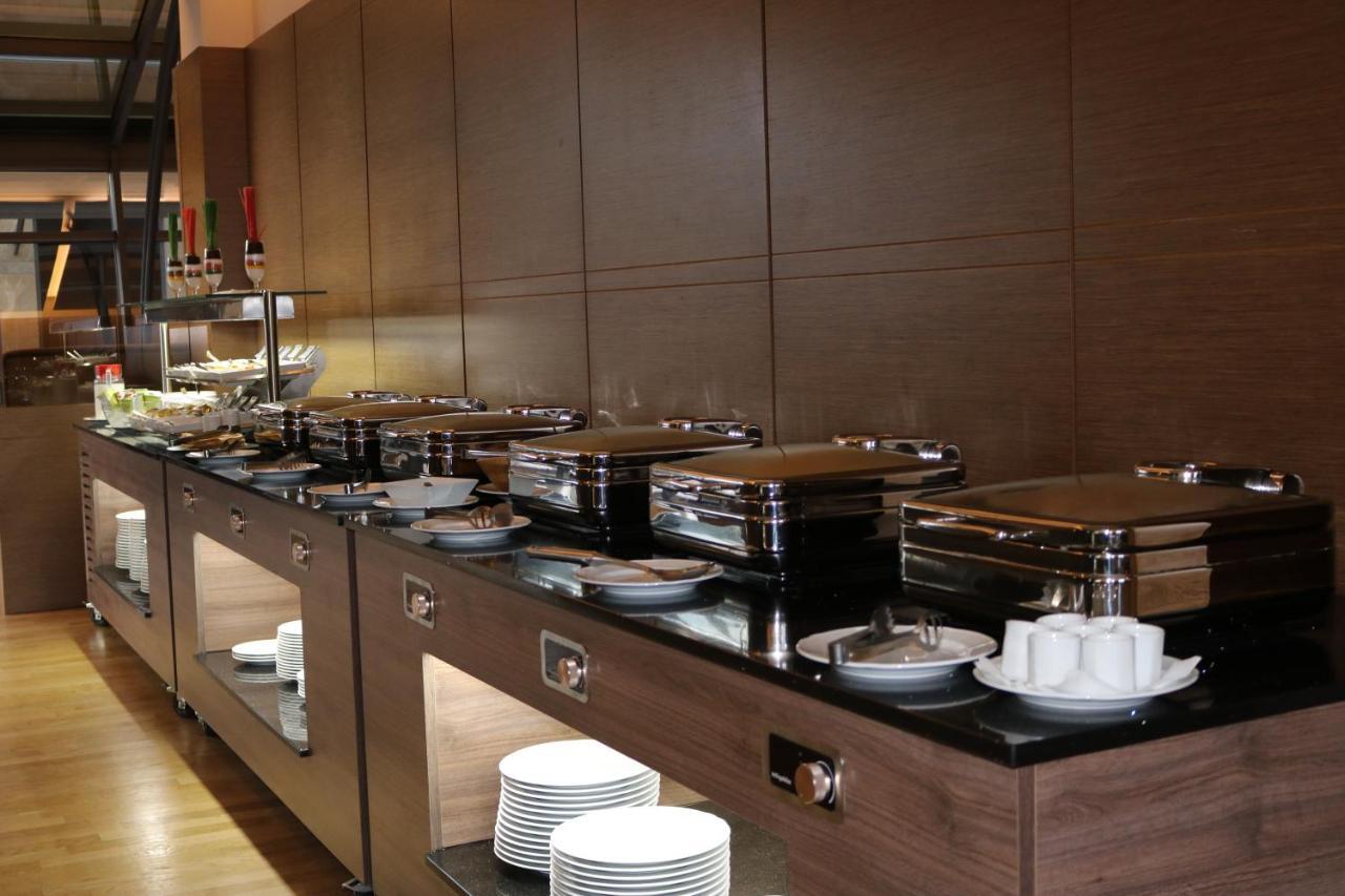 Hotel International Prishtina & Spa พริสตีนา ภายนอก รูปภาพ