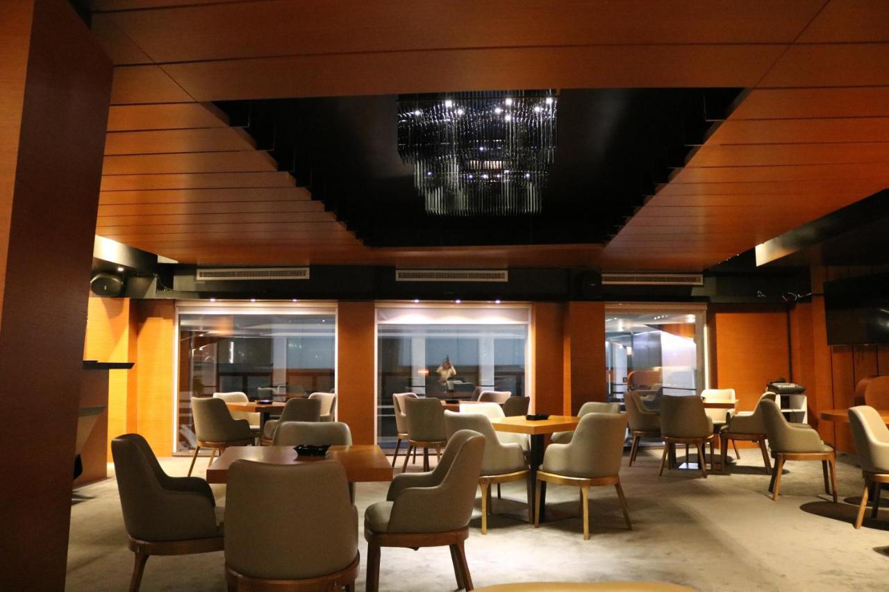 Hotel International Prishtina & Spa พริสตีนา ภายนอก รูปภาพ